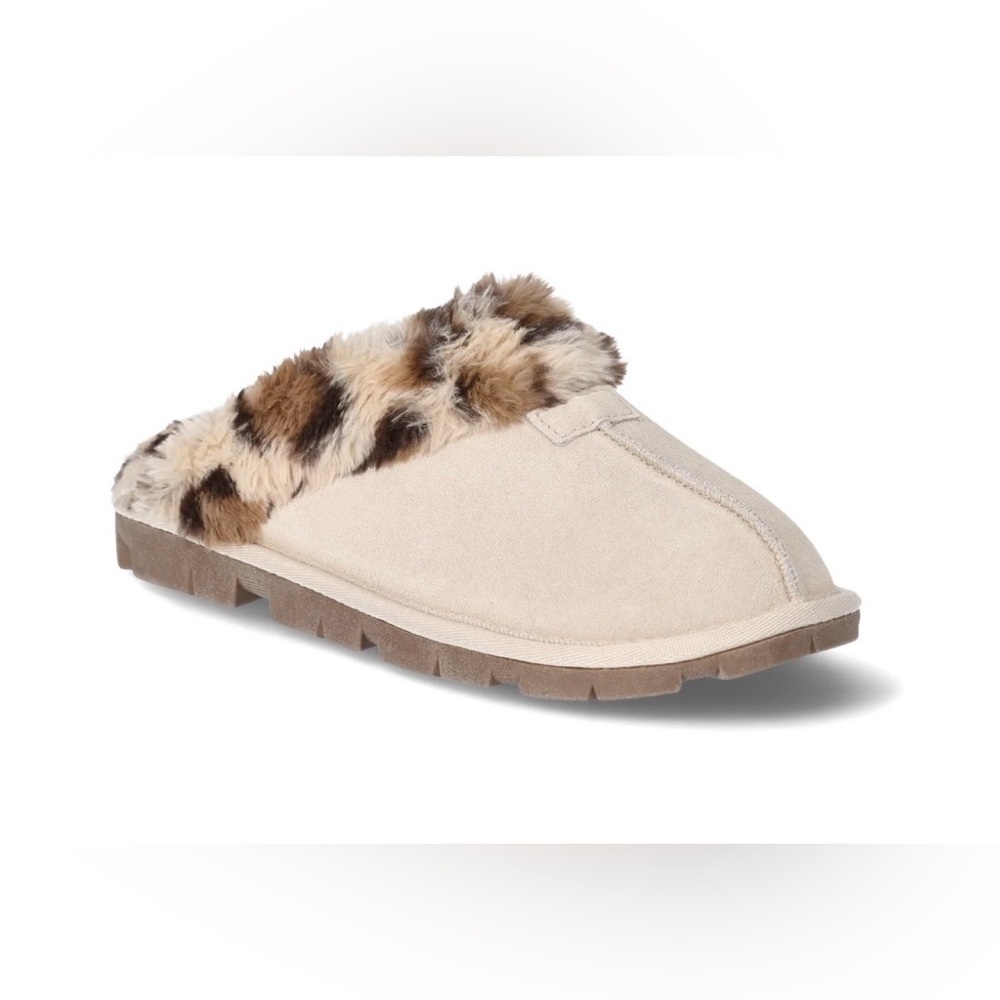 Joyspun women’s suede clog slippers; size: 6